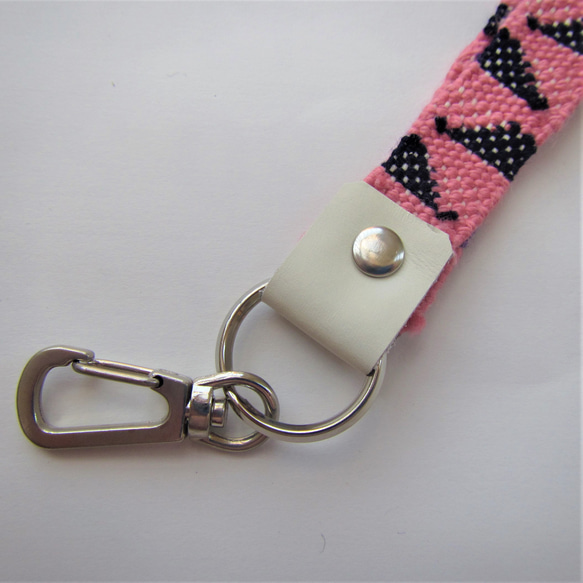 手織りネックストラップ（ネームホルダー付き）幾何学模様 ピンク×ネイビー×パープル 3枚目の画像