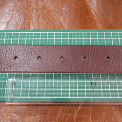 一枚革のベルト（ヌメ革・ダブルショルダー・茶色・幅40ミリ）受注生産品（最長106cmまで） 9枚目の画像