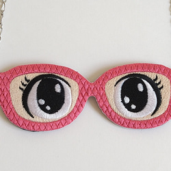 MZ DESIGN　メガネとキュートな瞳のネックレス（ピンク） 1枚目の画像