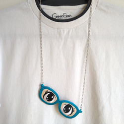 MZ DESIGN　メガネとキュートな瞳のネックレス（エメラルドブルー） 6枚目の画像