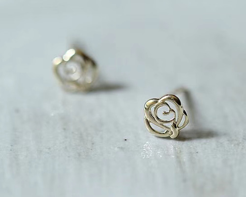 ゴールド薔薇フレームと美しい大ぶりバラ束ハート ピアス♡❀ 3fd951516d266e04371cb1c570768f