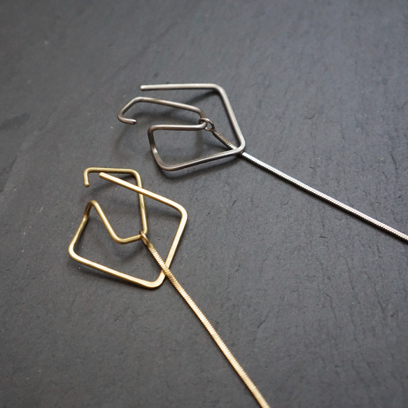 耳環「也」黃銅蛇鏈 2 向 第5張的照片