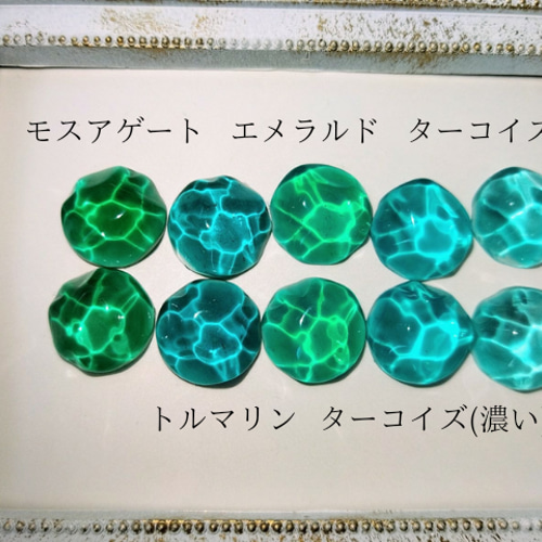 ターコイズブルー(薄い)カラーの水面ピアス / 海 / イヤリング