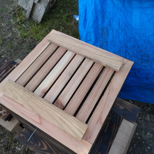 日本蜜蜂 重箱式巣箱一式 重箱杉板厚3.6㎝ セット品 ハウス 日本蜜蜂 重箱式巣箱一式 重箱杉板厚3.6㎝ セット品 ハウス