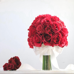 ウェディングブーケとブートニアのセット♡赤バラブーケ♡パンパスグラスグラス♡ 赤薔薇の キャスケードブーケ ウェディングブーケ ブートニア