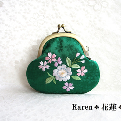 日本刺繍【サクラ】手のひらサイズのがま口　小銭入れ・キーケース　◆小桜模様緑色◆  刺繍  手刺繍  花刺繍 2枚目の画像