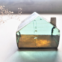 ガラスの家　置物　インテリア　濃い目ゴールド　銀の屋根 1枚目の画像