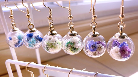 かすみ草＊ドライフラワー ガラスボール ピアス/イヤリング