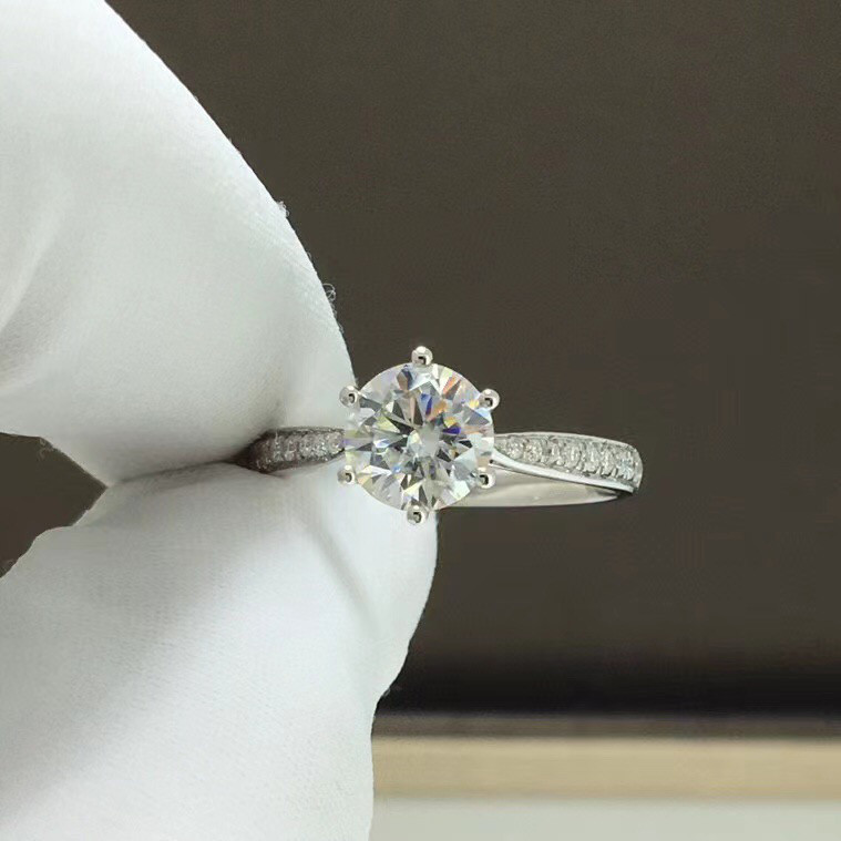 【newデザイン】モアサナイト 　リング　K18WG