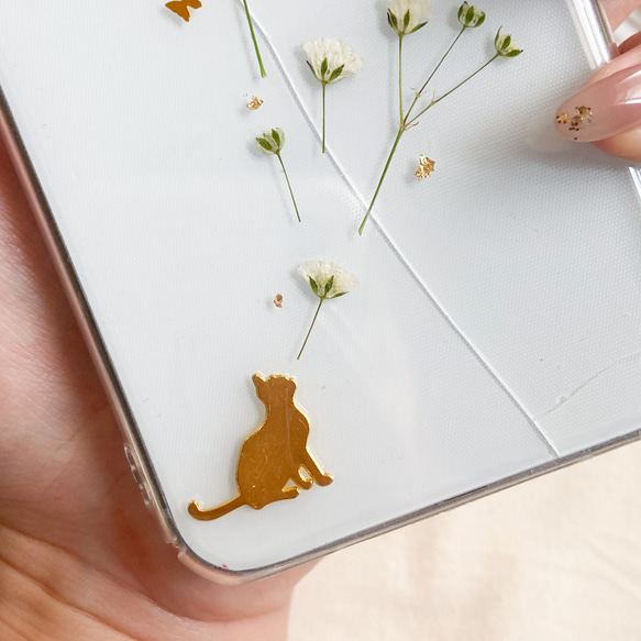 猫とかすみ草 iPhoneケース Android Galaxy Xperia AQUOS oppo 全機種対応 3枚目の画像