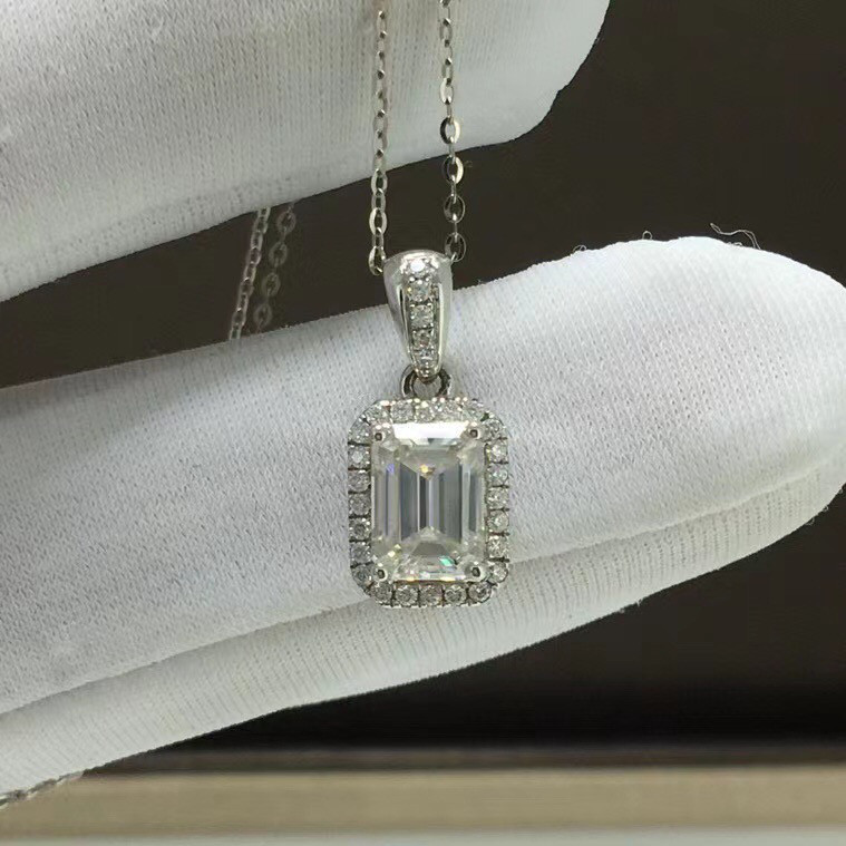 【newデザイン】モアサナイト ネックレス k18WG