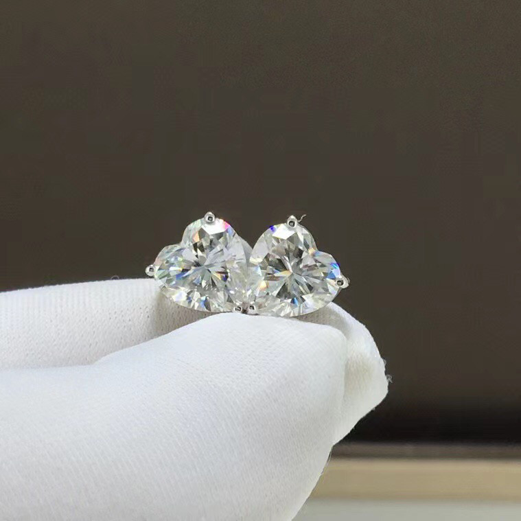 【合計2カラット 】輝く　モアサナイト ピアス　K18WG