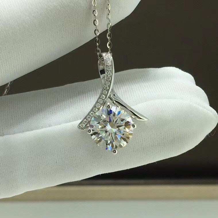 【newデザイン】モアサナイト ネックレス K18WG