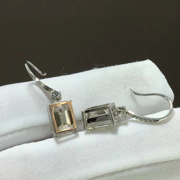 【合計4カラット 】輝く　モアサナイト ピアス　K18WG 4枚目の画像