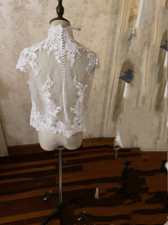 上品なくるみボタン　ハイネック　　レースボレロ　トップス　ウエディングドレス 2枚目の画像