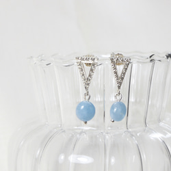 Triangle earrings with engraving patterns and Aquamarine 第1張的照片