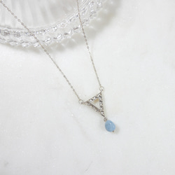 Triangle necklace with engraving patterns and Aquamarine 第3張的照片