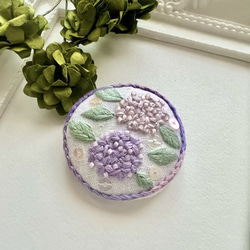 優しいカラー＊紫陽花の刺繍ブローチorヘアゴム(パープル) 1枚目の画像