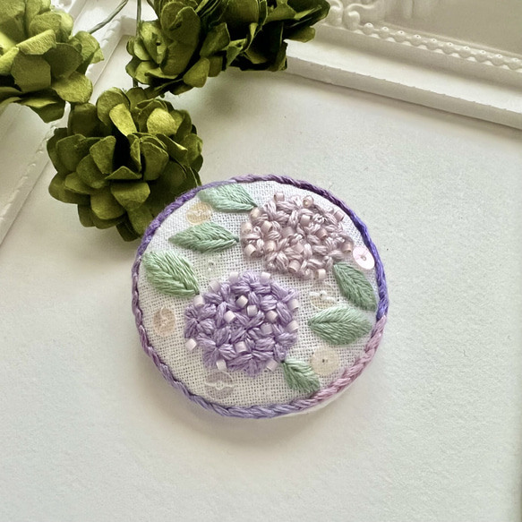 優しいカラー＊紫陽花の刺繍ブローチorヘアゴム(パープル) 1枚目の画像