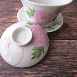 白猫と牡丹の蓋碗　中国茶器　手描き 4枚目の画像