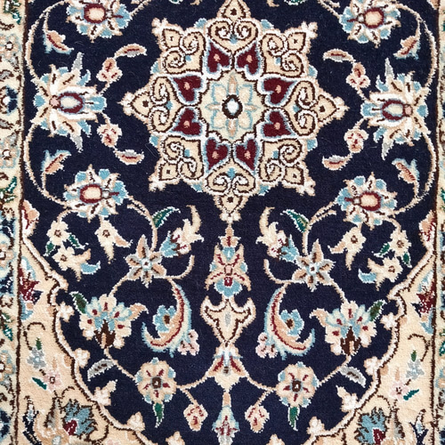 ペルシャ絨毯 ナイン産 マット ブルー（ネイビー） 83×52cm