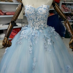 夢寐以求的禮服 彩色禮服 清爽溫柔的藍色 可拆卸袖子 奢華總蕾絲 公主線 婚禮/招待會 第3張的照片