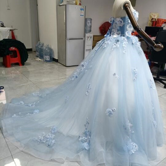 夢寐以求的禮服 彩色禮服 清爽溫柔的藍色 可拆卸袖子 奢華總蕾絲 公主線 婚禮/招待會 第9張的照片