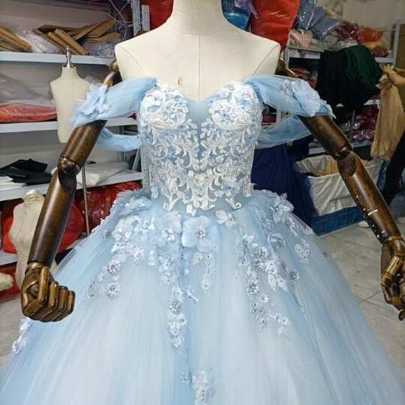夢寐以求的禮服 彩色禮服 清爽溫柔的藍色 可拆卸袖子 奢華總蕾絲 公主線 婚禮/招待會 第11張的照片