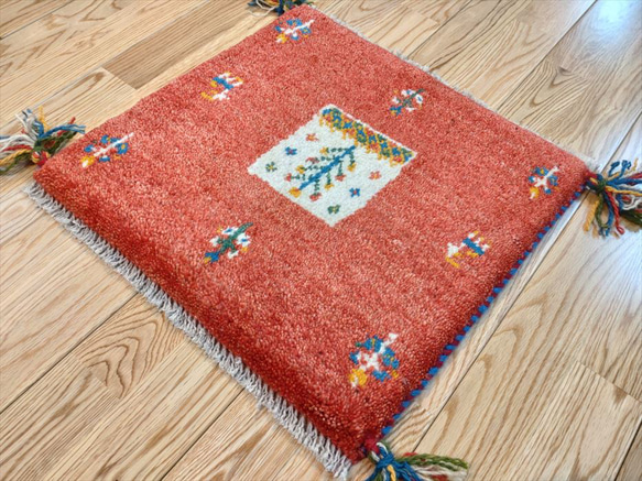 ペルシャ　ギャッベ　ミニマット　41x38cm　茜色　パネル　生命の木　手織り絨毯 5枚目の画像