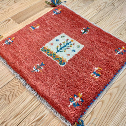 ペルシャ　ギャッベ　ミニマット　41x38cm　茜色　パネル　生命の木　手織り絨毯 4枚目の画像