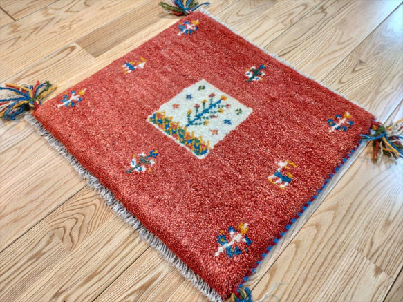 ペルシャ　ギャッベ　ミニマット　41x38cm　茜色　パネル　生命の木　手織り絨毯 4枚目の画像