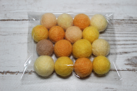 【日本国内手作り】羊毛フェルトボール 2枚目の画像
