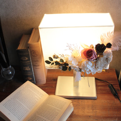 フレンチシャビー造花デコレーションテーブルランプ 3枚目の画像