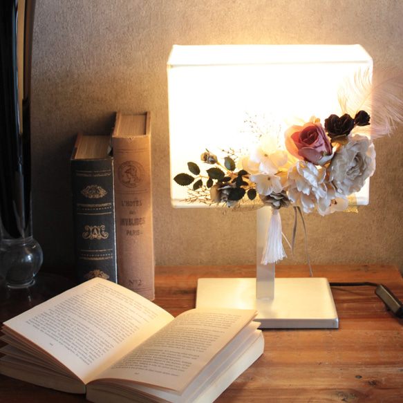 フレンチシャビー造花デコレーションテーブルランプ 13枚目の画像