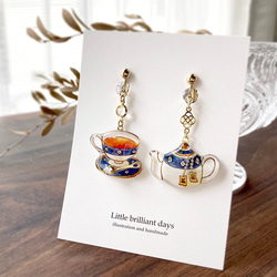 BreakfastTea earring｜朝の紅茶 ティーポット＆カップのイヤリング・ピアス 1枚目の画像