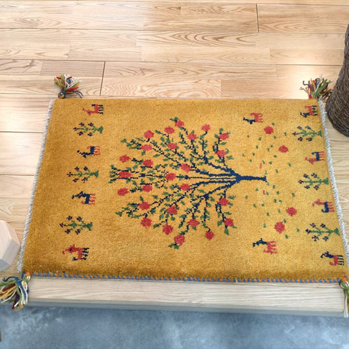 ペルシャ　ギャッベ ミニマット 43×40 黄金色　ザクロの実 ペルシャ ギャッベ ミニマット 43×40 黄金色 ザクロの実 ペルシャ