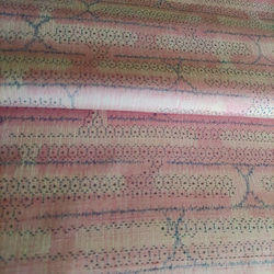 【正絹　洗い済】渋いピンクの縞に丸と十字柄の紬地　はぎれ　約38×50ｃｍ　和布　古布 3枚目の画像