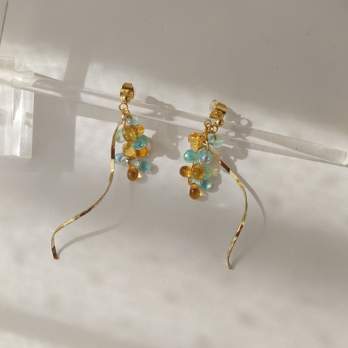 2匹の鳥さんと涼しげブルーパーツ付きフープの2wayピアス