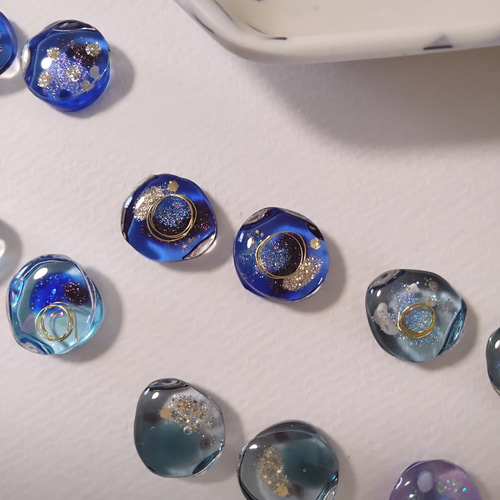 気まぐれおはじき小粒カボションピアス/イヤリング 宇宙と銀河の