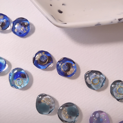 気まぐれおはじき小粒カボションピアス/イヤリング 宇宙と銀河の