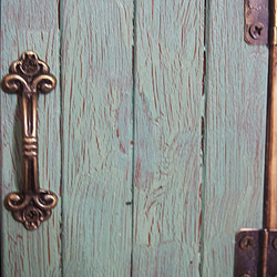 【コンセントカバー】扉付きスイッチ＆コンセントカバーボックス　Cタイプ　緑ひび割れ塗装扉 4枚目の画像