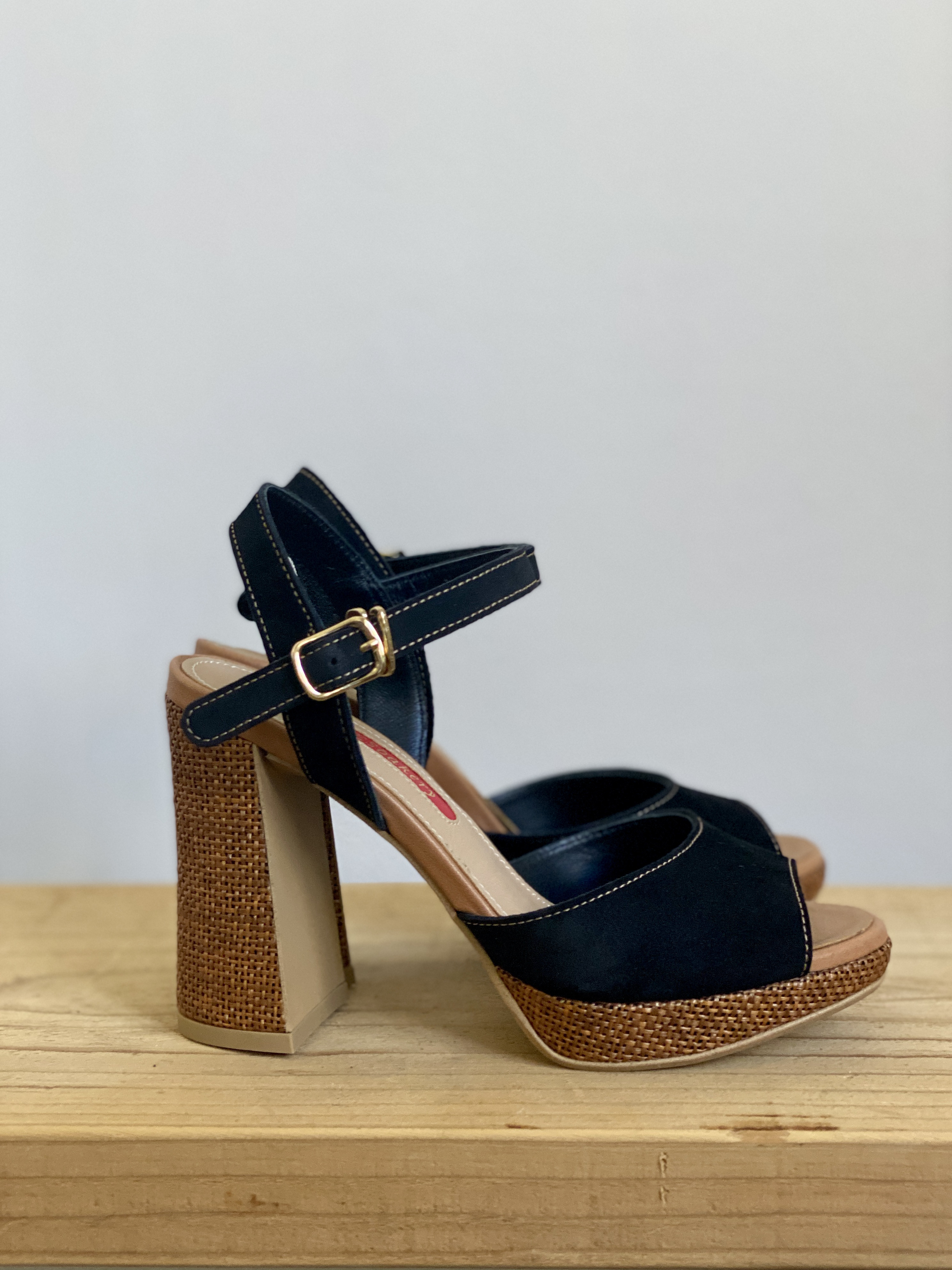 [小さいサイズXS限定 ] パナマ風プラットフォーム付きベロアサンダル 12,848円