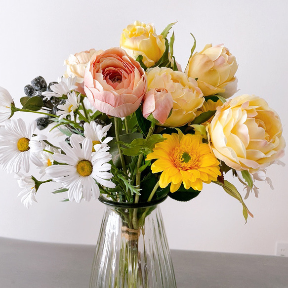10種の花束　アーティフィシャルフラワー　造花　花瓶付き　水やり不要！ 1枚目の画像