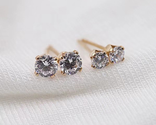 人気★ギフト【4℃】シルバー ピアス 月 キュービックジルコニア 14kgf☆Heart & Cupid キュービックジルコニアCZダイヤ一粒