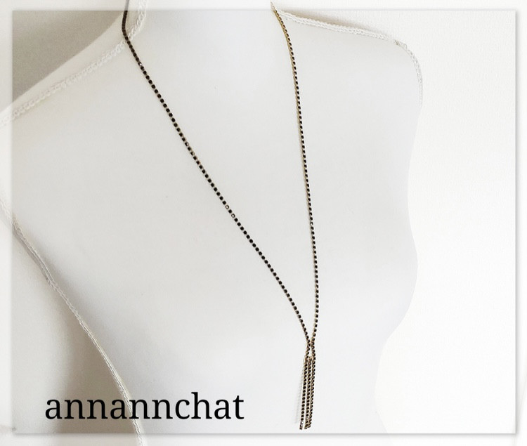 【チェコ製　ブラック×ゴールド　 揺れる シンプルな　ロングネックレス】プレシオサ社製マグネット留め