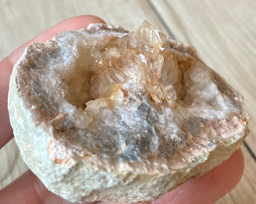 専用ページ巨大ジオード水晶ブレスレットの浄化に　台座付 販売終了 大地の恵みで浄化する/水晶ジオード/パワー 天然石