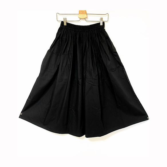 綿素材で肌触り抜群⤴ウエストゴムでギャザーたっぷり❤軽いはき心地がクセになる❤広がりすぎないふんわりスカート:黒ブラック 4枚目の画像