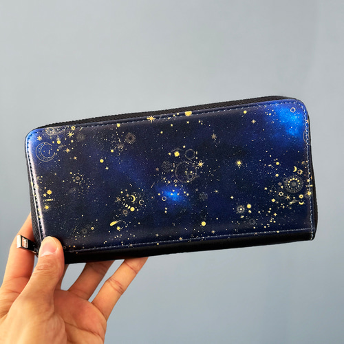 銀河の彼方まで広がる、天体総柄 長財布（合皮・本革） / 星 宇宙 長