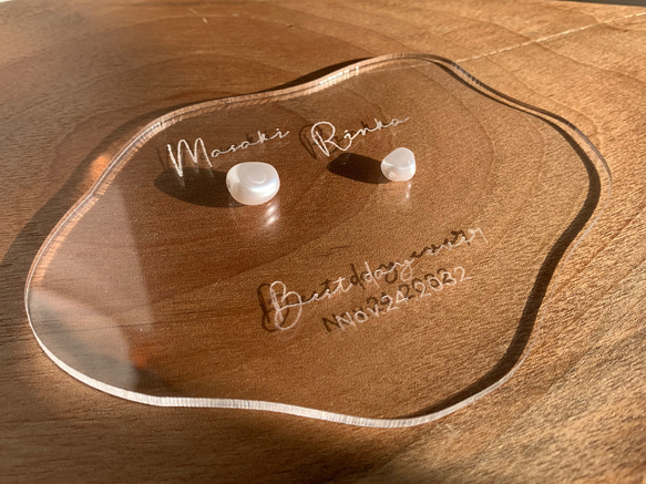 【名入れOK】文字が消えないアクリルリングピロー バロックビーズ 淡水パール クラウド型／rpa03 3枚目の画像