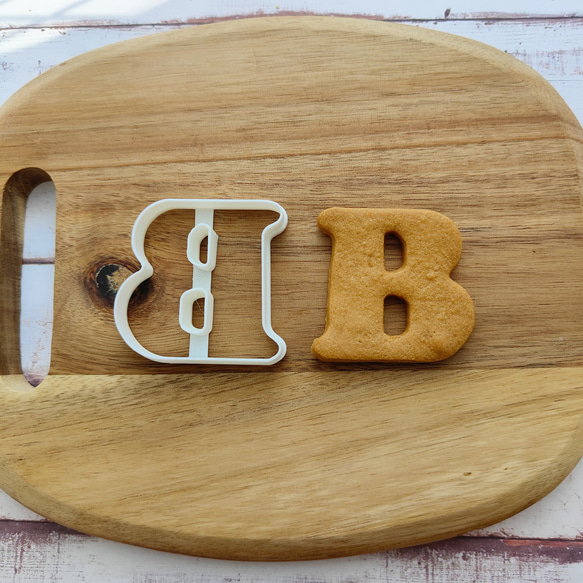 アルファベット【B】  タイプライター風  クッキー型 1枚目の画像